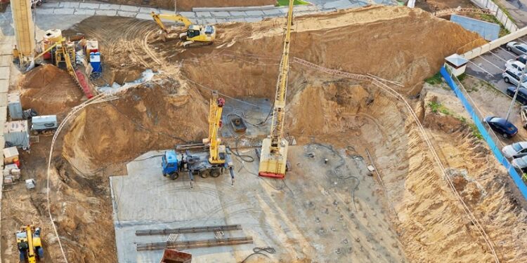 С осени на стройки в Москве будут пускать по биометрии