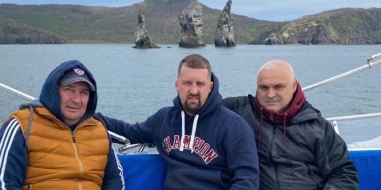 «Скалы стали осыпаться»: главу тверской пивоварни нашли после землетрясения на Камчатке