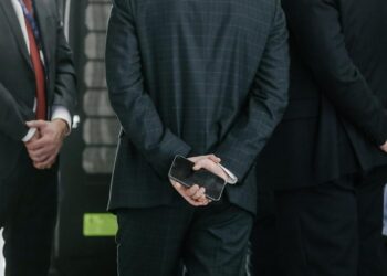 S&P сообщило о резком сокращении сектора услуг в России в июле