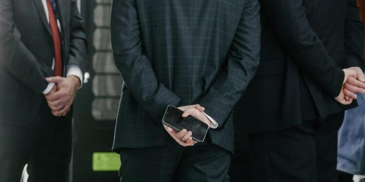 S&P сообщило о резком сокращении сектора услуг в России в июле