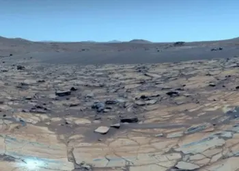 Ученые показали снимок идеально голубого неба над Марсом