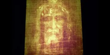 Ученые: Туринская плащаница лежала не на теле Иисуса, а на скульптуре