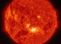 Взрывной выброс плазмы на Солнце затронул несколько областей звезды