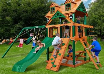 Как выбрать игровой комплекс для двора или парка