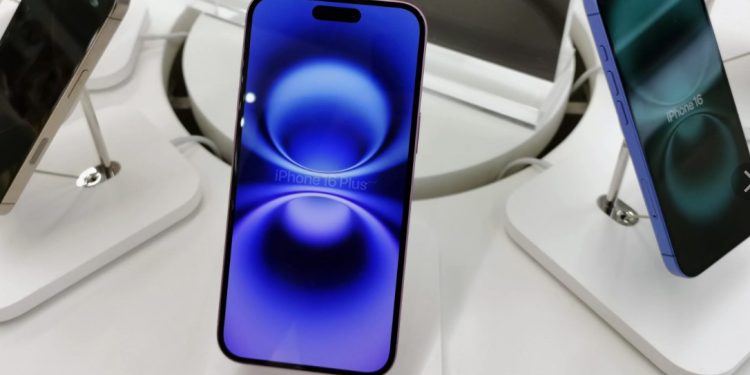 iPhone 17 против всех: почему новая модель превосходит конкурентов