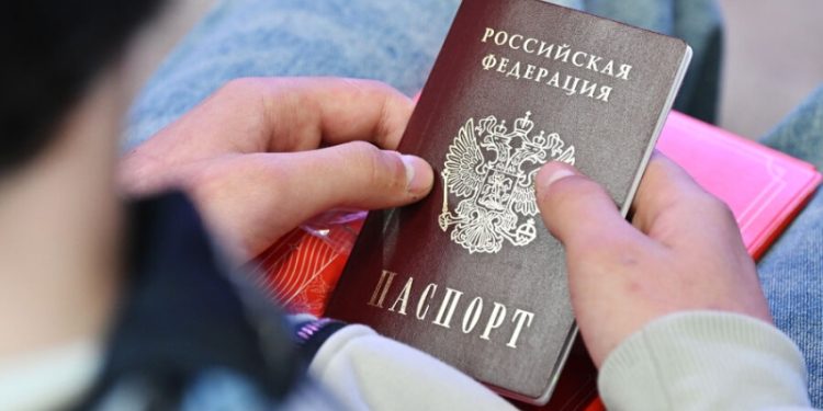 «Чудны дела твои». Российского блогера лишили гражданства за угрозу нацбезопасности