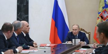 Лавров и Белоусов выступили с докладами на совещании Путина с Совбезом