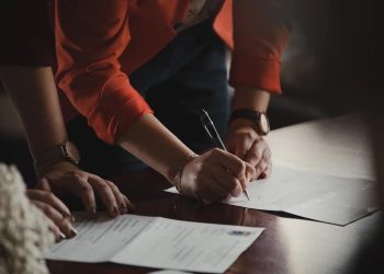 Нотариусы рассказали о мошенничествах при дарении жилья