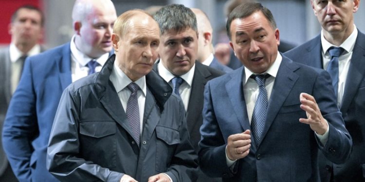 Путин поблагодарил Силуанова за поддержку российских предприятий