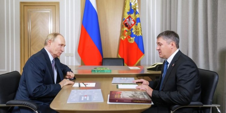 Путин предложил Махонину обсудить развитие Пермского края