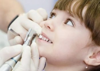 От молочных до постоянных: профессиональная чистка зубов в детском возрасте