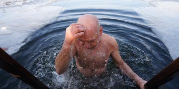 Крен моржовый — почему ледяная купель больше привлекает пожилых