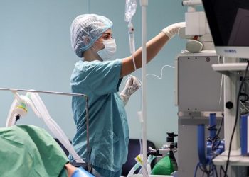 «Крепостное право» для медиков — не вариант, надо в придачу давать жилье и двойной оклад