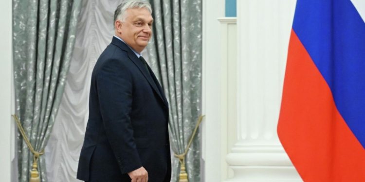 Орбан после переговоров с Путиным поужинал блюдами русской кухни