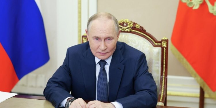 Песков не исключил, что Путин до конца года может посетить новые регионы