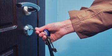 Почти 90% россиян отложили покупку жилья более чем на два года