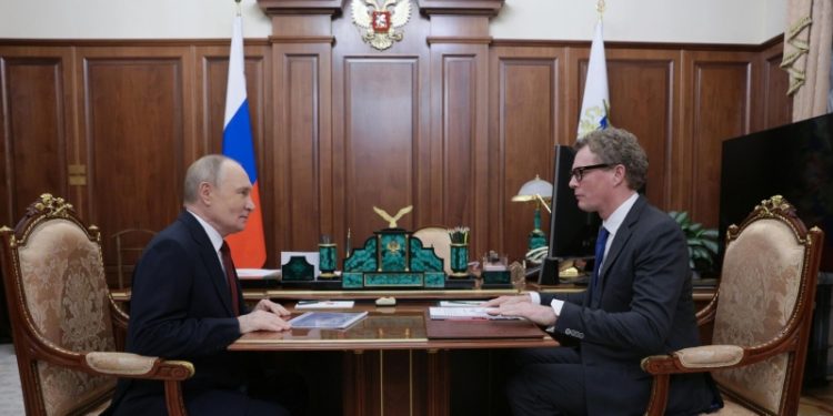 Путин спросил главу ФНС, как идет работа по сбору налогов