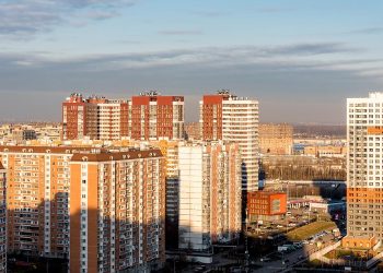 Риски застройщиков жилья не расплатиться по кредитам резко выросли за