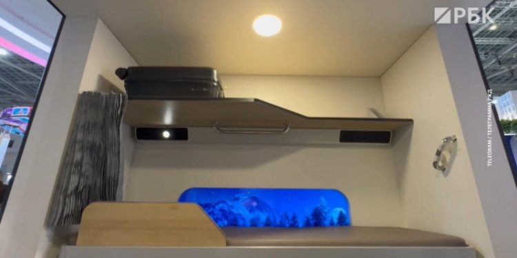 РЖД показали видео с новым увеличенным плацкартным вагоном