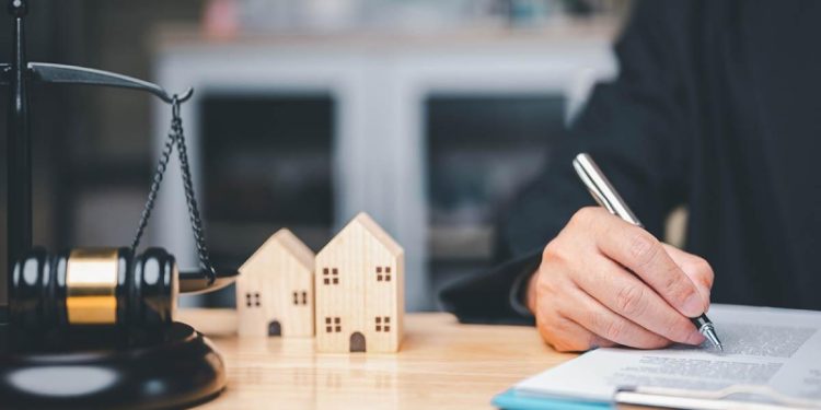 Суд в Благовещенске не вернул обманутой мошенниками пенсионерке