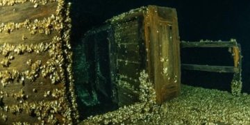 Ученые нашли на дне озера в Канаде полностью уцелевший 200-летний корабль