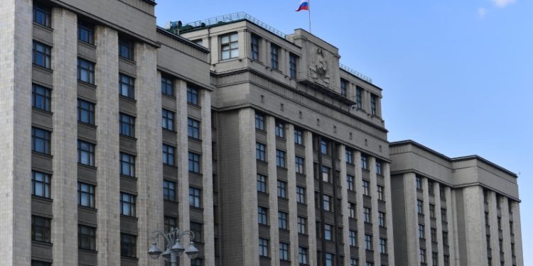 В Госдуме предложили штрафовать чиновников за перенаправление жалоб