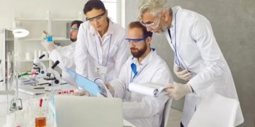 Во имя науки. Сбер выплатит ученым и исследователям премии до 30 млн рублей