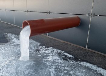 Замерзла вода в трубах частного дома: что делать