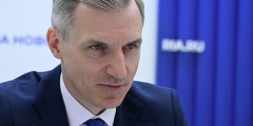 Анохин принял участие в заседании комиссии по социально-трудовым отношениям