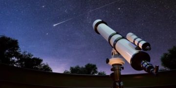 Астрономы из Оксфорда нашли гигантскую цепь из 14 вращающихся галактик