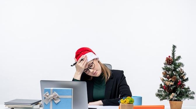 Дотянуть до Нового года и не уснуть лицом в оливье: Актуальная инструкция по выживанию