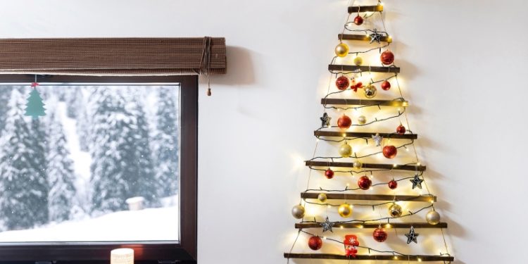 Елка на стене: как сделать модное украшение интерьера