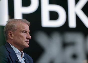 Греф спрогнозировал сдержанный рост экономики в следующем году