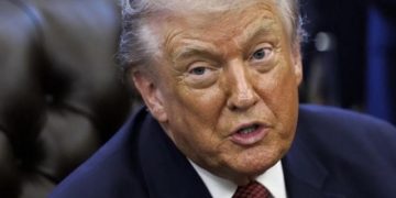 Майор ВС США Груш заявил, что Трамп знает о найденных останках пришельцев