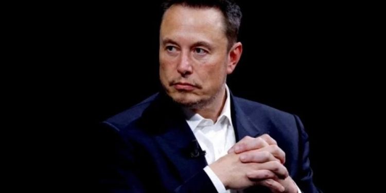 Маска рассмешило видео, на котором робот Unitree ударил разработчика в пах