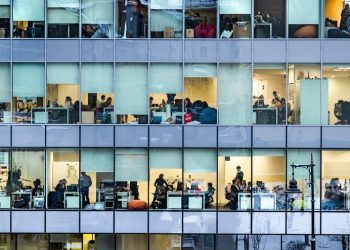 Минэк и Минтруд предложили увеличить лимит сверхурочной работы вдвое