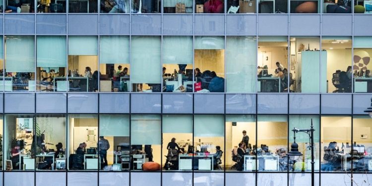 Минэк и Минтруд предложили увеличить лимит сверхурочной работы вдвое