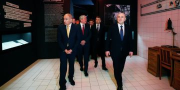 Мишустин посетил музей «Атом» в Москве