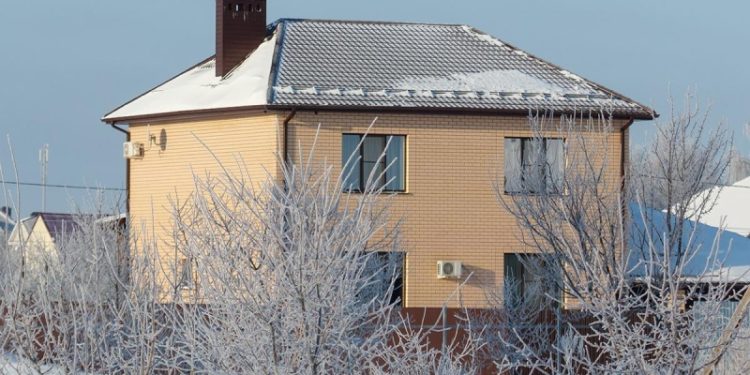 Обвал спроса, эскроу и обманутые дольщики: каким был 2025 год для ИЖС