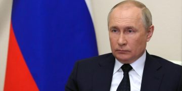 Опрос показал, сколько россиян положительно оценивают работу Путина