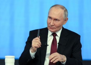 Песков рассказал, как Путин готовится к прямой линии