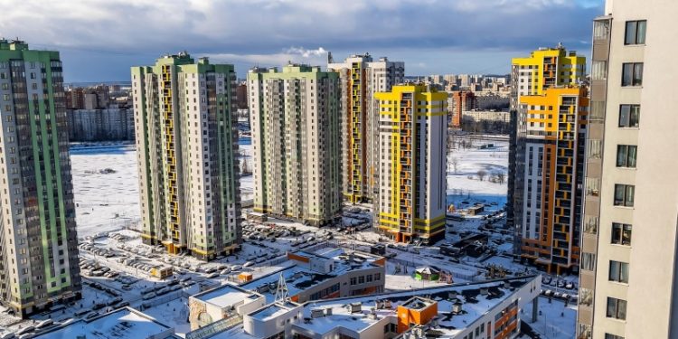 Продажи новостроек в России в 2025-м почти догонят показатель 2024