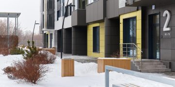 Продажи в новостройках мегаполисов за год снизились на 10,5%