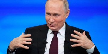 Путин оценил работу ЦБ под постоянным давлением