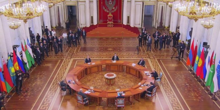 Путин подвел итоги работы СНГ на неформальном саммите стран содружества