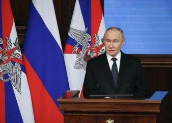 Путин заявил о готовности России решать возникшие проблемы мирным путем