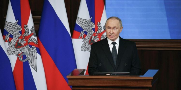 Путин заявил о готовности России решать возникшие проблемы мирным путем