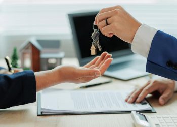 Росреестр опроверг снижение числа сделок с жильем из-за мошенников