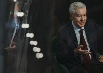 Собянин заявил о нехватке полумиллиона специалистов в Москве