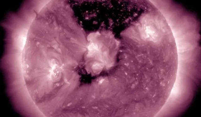 Что такое корональная дыра?